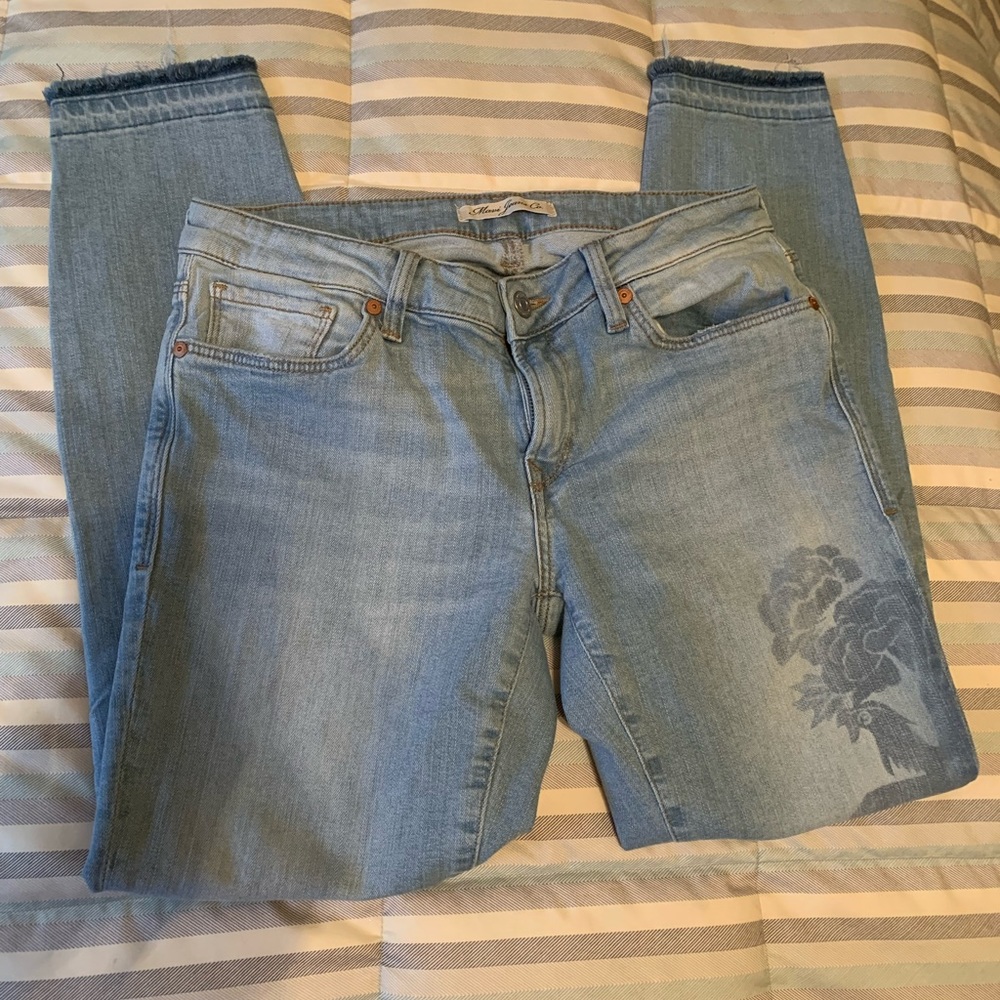 Mavi Jeans light colored with flower detail